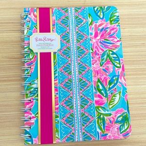 NWT-Lilly Pulitzer mini notebook featured in totally blossom